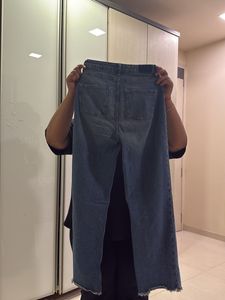 Wide-Leg Jeans