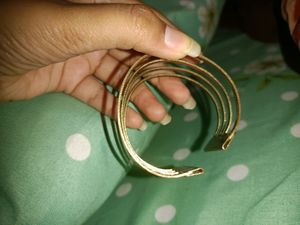 2 Bracelets