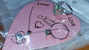 Very Beautiful 1 Pendal♥️ Shape 2 , Ring