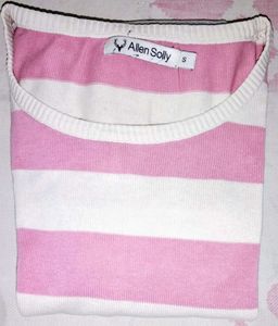 A Sweat Shirt Of Half Sleeve For Women