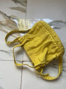 Yellow Sling Bag with Daisy