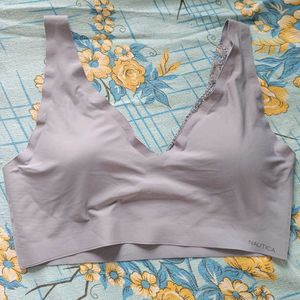 Nautica's seamless bra with lace details 34B🪻