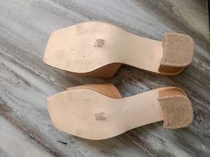 BLOCK HEEL