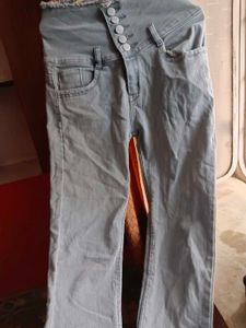 Button Jeans