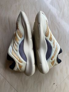 Yeezy 700v3