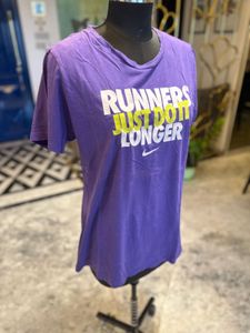 NIKE women’s Tshirt In Size XL