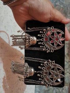 Havy Looking Light Weighted Earring