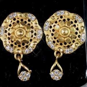 Trending Gold Look Earrings