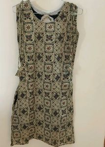 Patterned Sleeveless Kurta