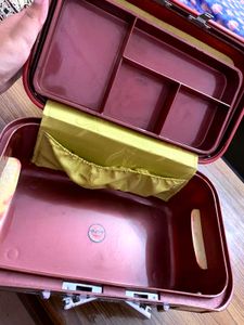MAKEUP BOX