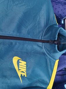 Nike Jacket - Stylish & Comfortable