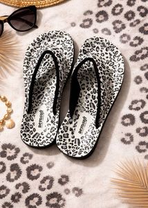 Aerosoft Leopard Print Flip Flops