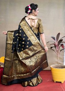 pavitra fashion Printed Kanjivaram Jacquard Saree