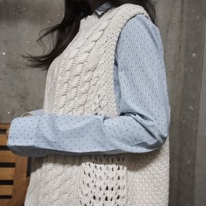 Cable Knit Split Hem round Collared Vest Sweater