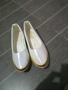 Stylish White Ballet Flats