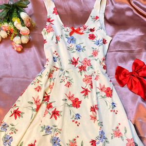 H&amp;M Floral Skater  Dress🌷
