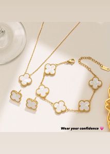 Clover Jewelry Set (White) 🤍🤍