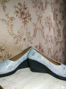 Peep-Toe Wedge Heels And Complementry SurpriseGift