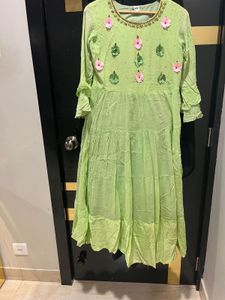 Elegant Green Embroidered Kurta