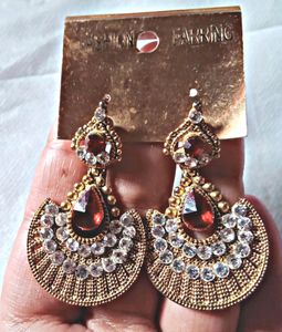 TRADITIONAL PAIR OF EARRING