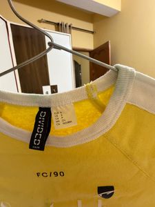 H&amp;M Printed Crop Yellow Tee