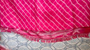 rose coloured lehriya saree with beautiful border