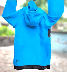 Bold Blue Winter Hoodie – Sporty &amp; Street-Ready!