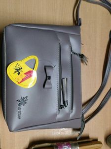 Cute La Carry Handbag