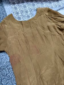 Women Thread Embroidered Crepe Kurta Set