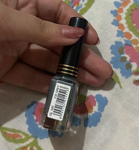 GLIMMER CHIC NAIL ENAMEL