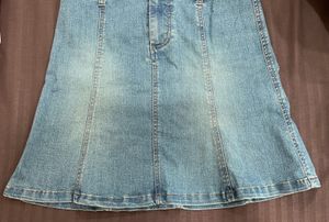 Vintage-style flared denim skirt