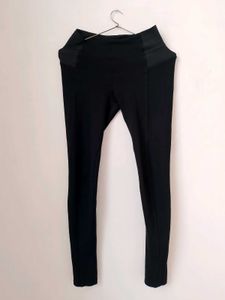 Zara Solid Black Jeggings.