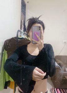 Black Long Sleeve Crop Top