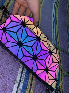 Bueatyfull Diamond Bag So Trendy Easy To Carry