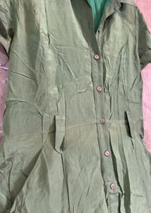 Green Fitting Top With Pockets