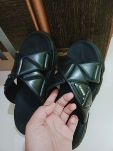 trandy black sandle