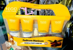 VLCC PEDICURE &amp; MANICURE KIT