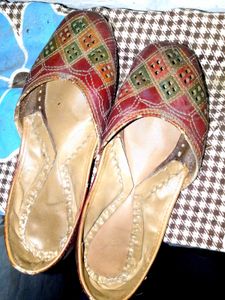 Vintage Leather Juttis