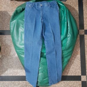 Woman Jeans, 32&#34;, New Unused, Stretchable Comfy Fi