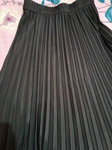 Elegant Black Pleated Skirt