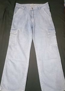Light Wash Cargo Jeans - Wide Leg