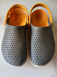 Crocs J 1