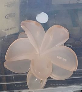 Glow in dark flower claw clip !