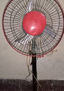 Solar Fan With It&#39;s Stand
