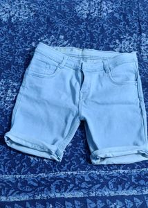 Women Blue Cotton Shorts 5- Pocket Shorts In Cotton A Low Waist And Zip With A Bottom  Size/ Fit - The Model Height (15'15) Is Wearing a Size 28 Material - 99% Cotton