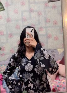 Floral print trendy beautiful short kurtiiii❤