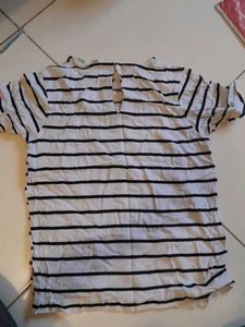stripped  white Tshirt