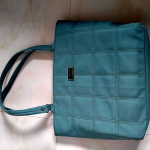 a elegant hand bag