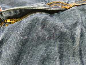 Men&#39;s Distressed Denim Jeans