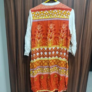 Beautiful Flowy White &amp; Orange Akkriti Kurta